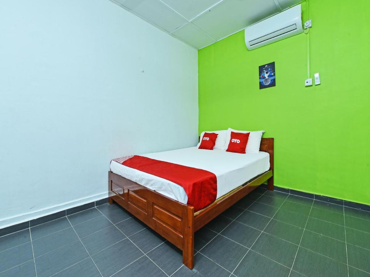 Oyo 90315 Chalet Pantai Rantau Panjang Kuala Rompin Exterior foto