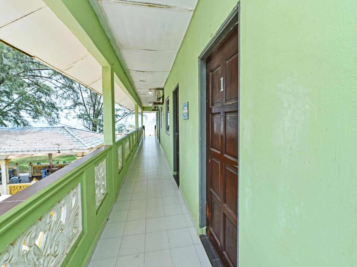 Oyo 90315 Chalet Pantai Rantau Panjang Kuala Rompin Exterior foto