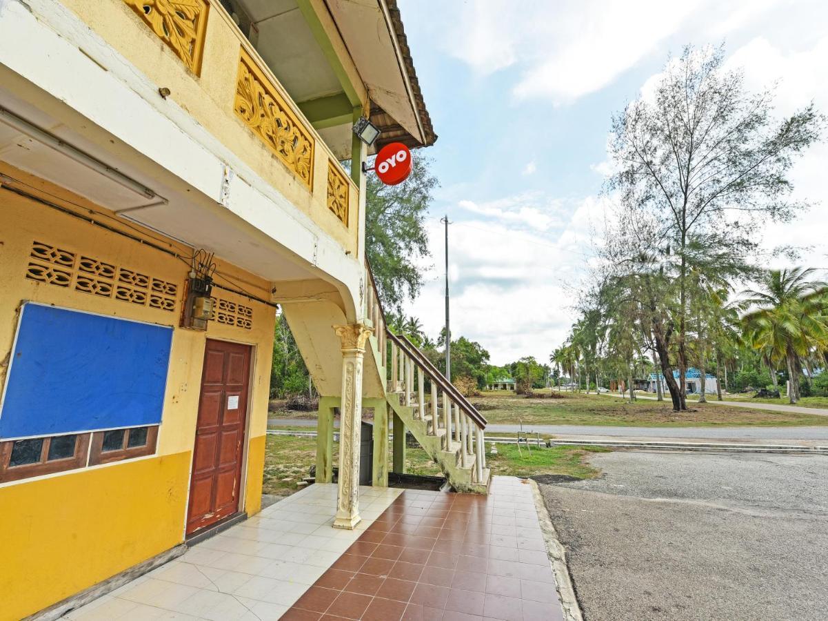 Oyo 90315 Chalet Pantai Rantau Panjang Kuala Rompin Exterior foto