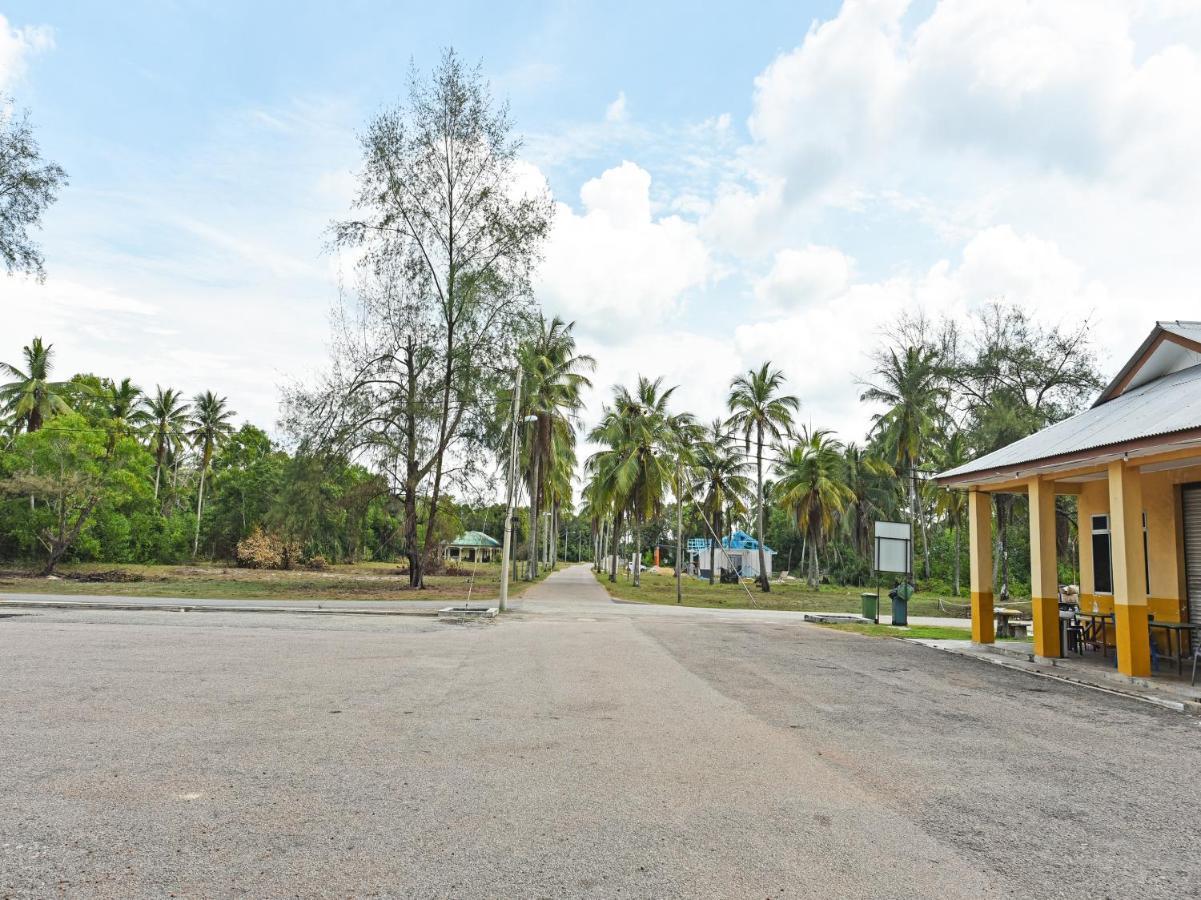 Oyo 90315 Chalet Pantai Rantau Panjang Kuala Rompin Exterior foto